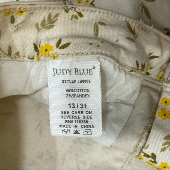 Judy Blue Skinny Fit Jeans Floral Yellow Green Cream Stretch Women's 13/31 - Picture 3 of 9